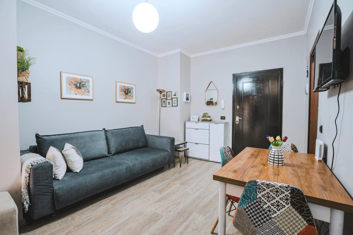 Nevila'S Apartment ติรานา ภายนอก รูปภาพ